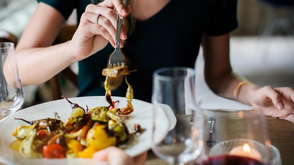 Restauranttisch mit Speisen