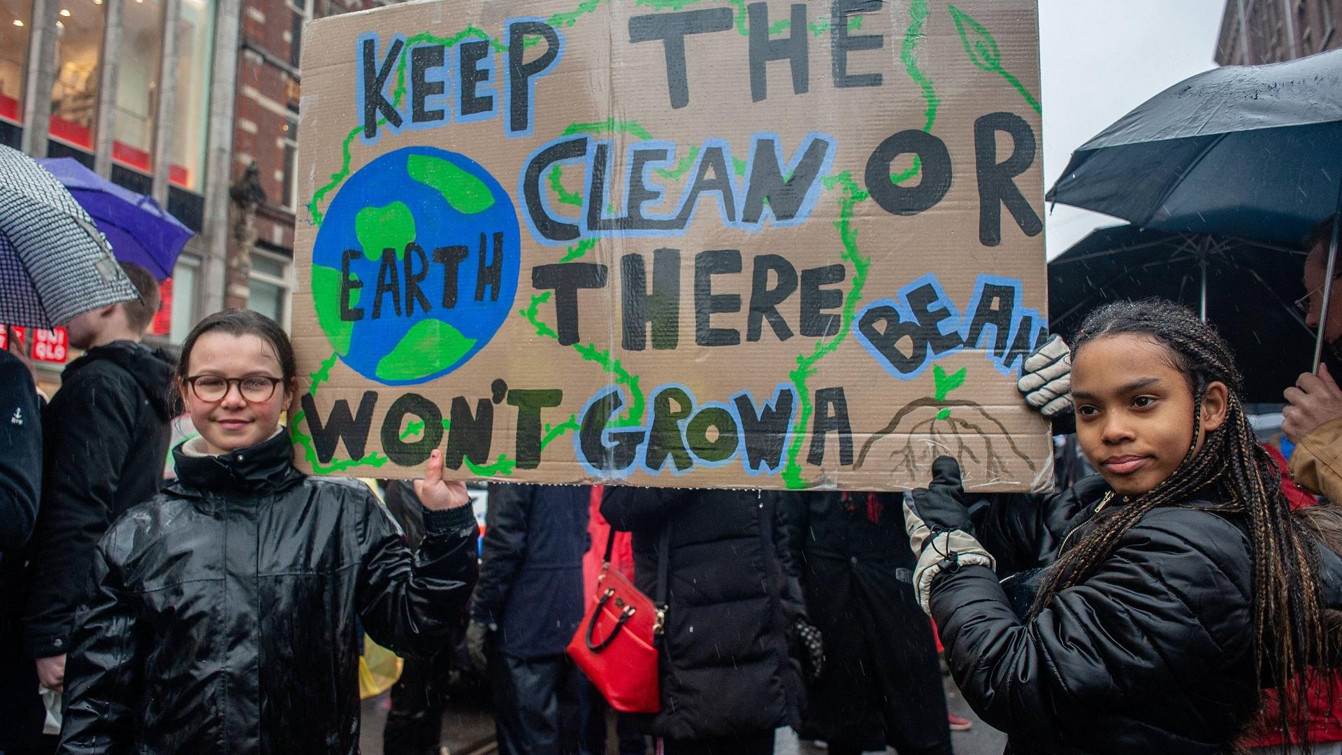 Lilly Platt bei einem Klimaprotest