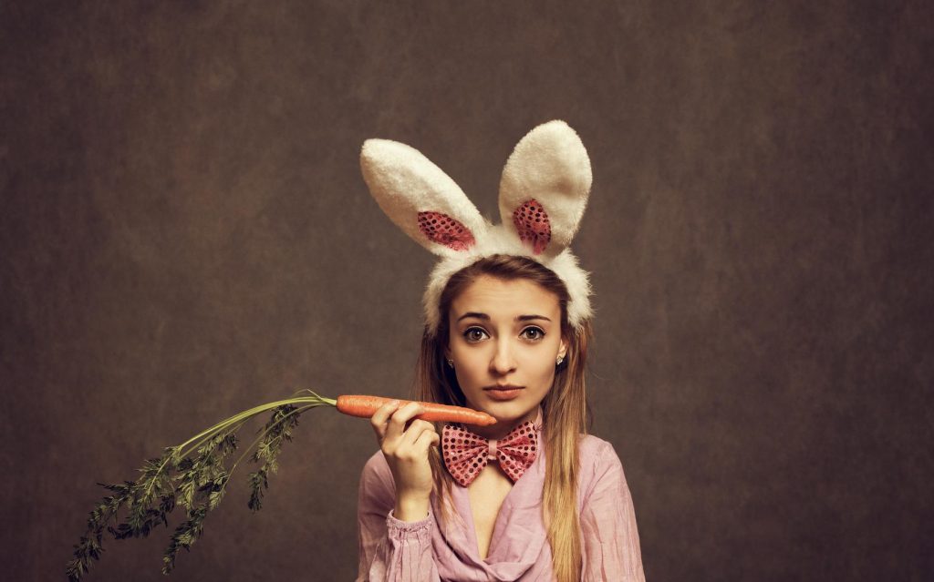 Ostern Bunny Karrotte Mädchen