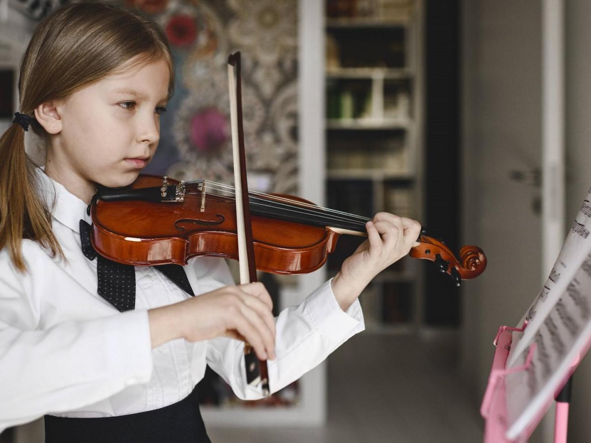 Diese 6 Gründe zeigen, warum dein Kind ein Musikinstrument lernen sollte