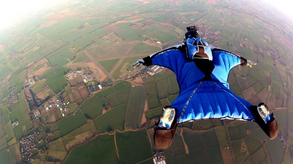 Wingsuit Sprung aus der Luft