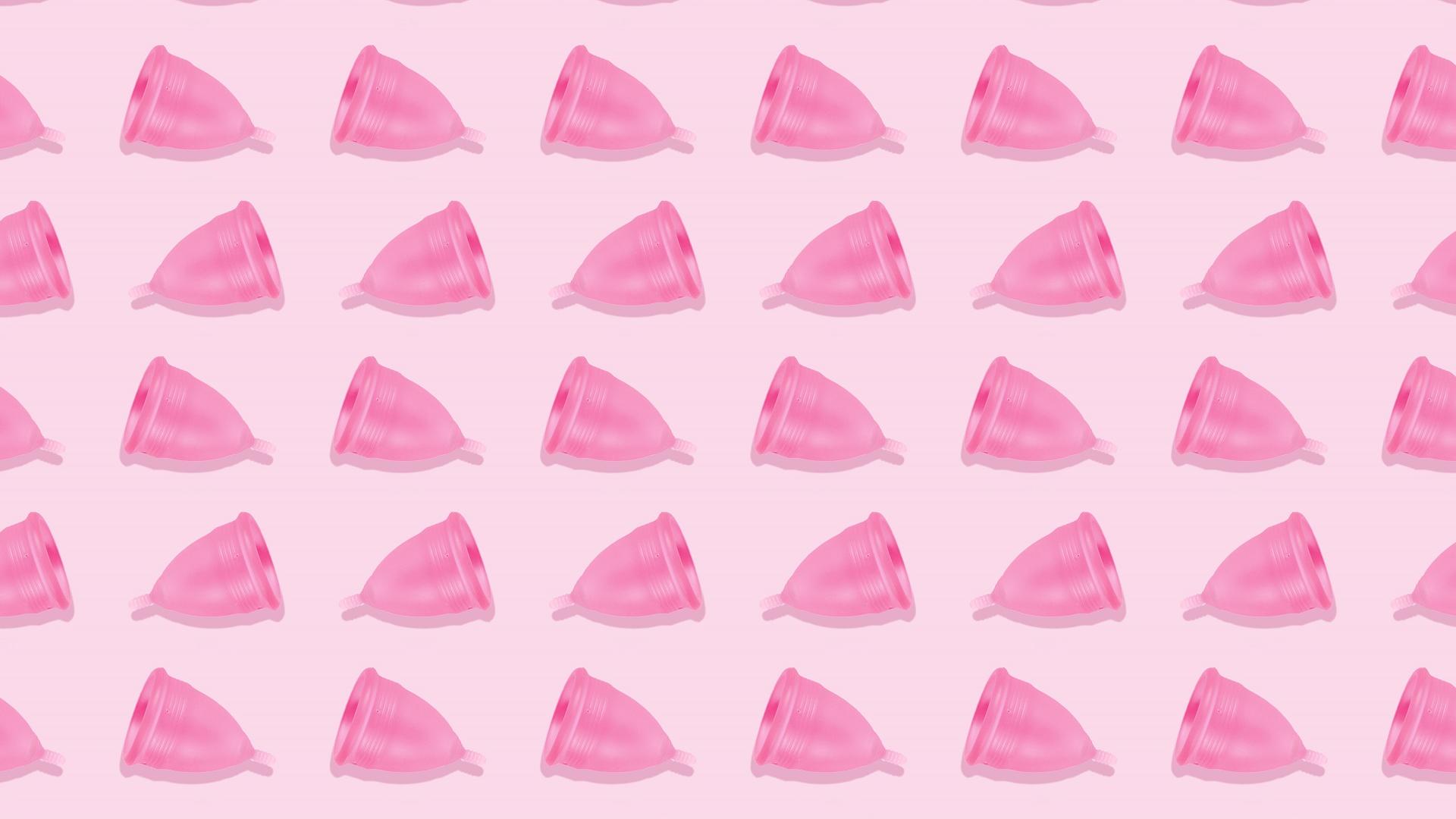 Menstruationstasse einführen und entfernen