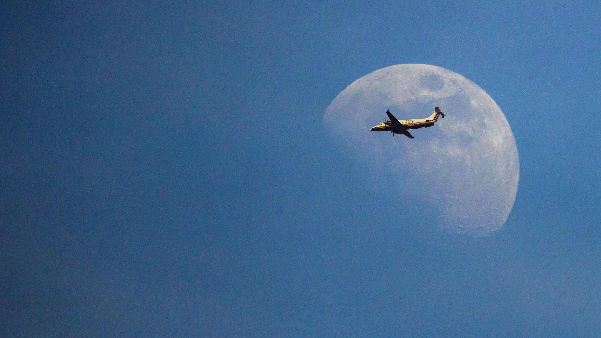 Flugzeug flughafen urlaub sonne reisen fliegen