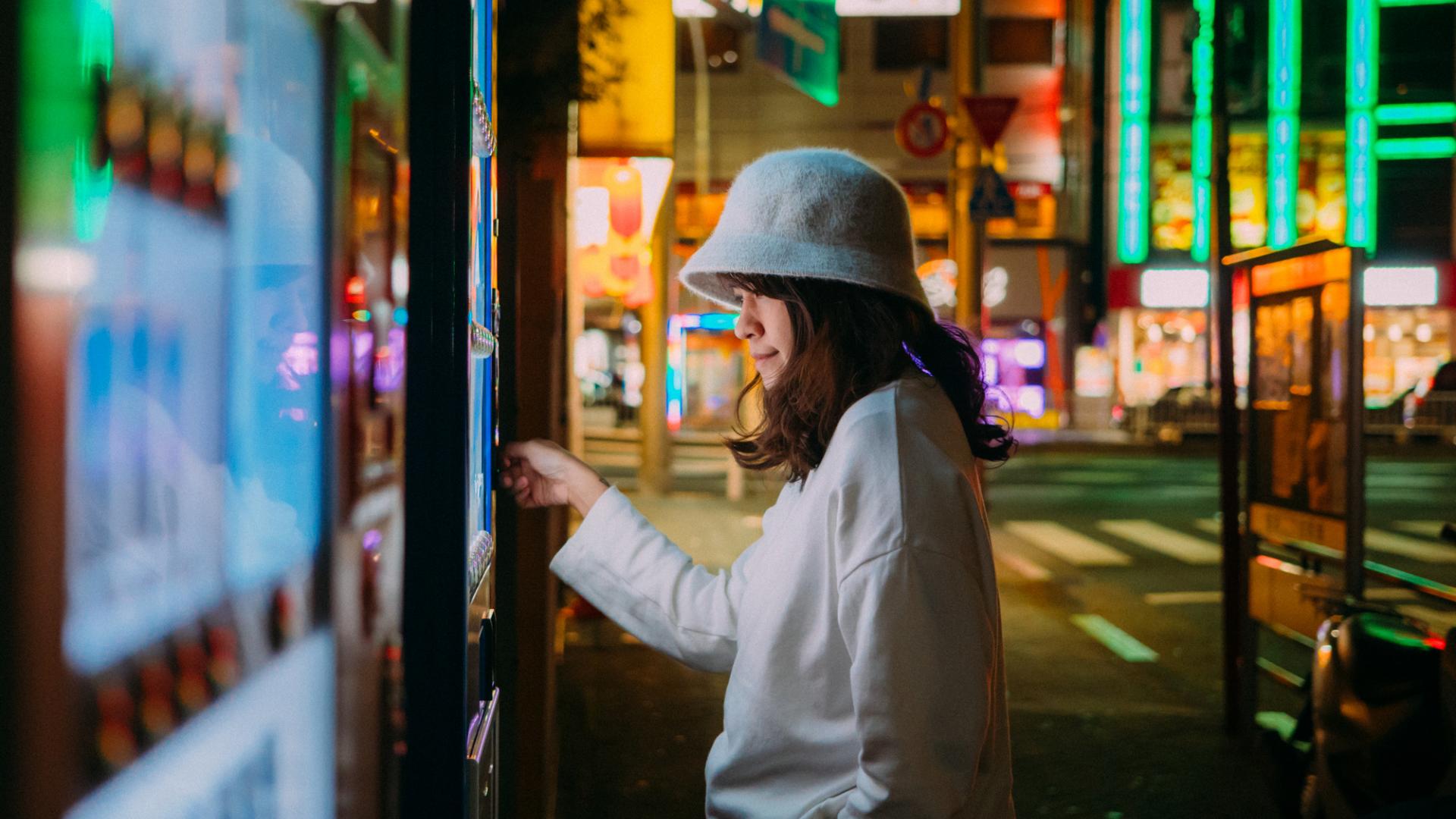 Asiatische Frau, Hut, Tokyo, Japan, reisen, stylisch, Nacht