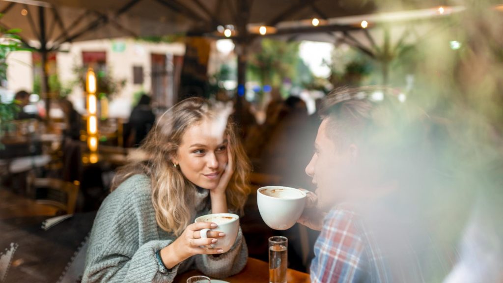 Date Café pärchen mann und frau