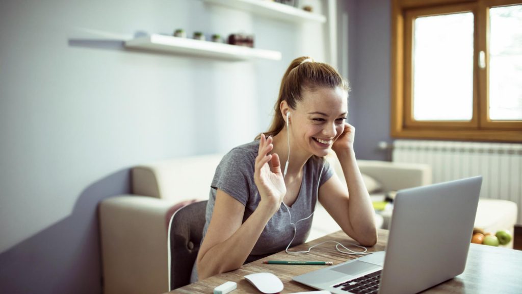 Frau Laptop arbeiten Videocall