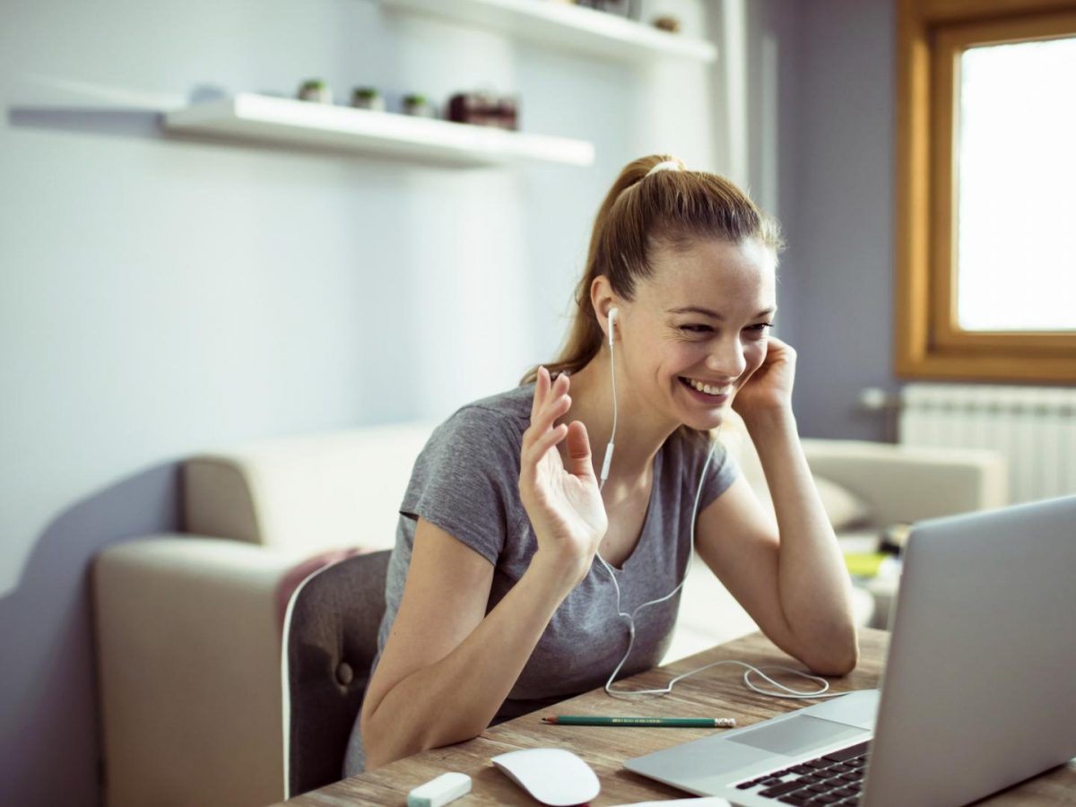 Frau Laptop arbeiten Videocall