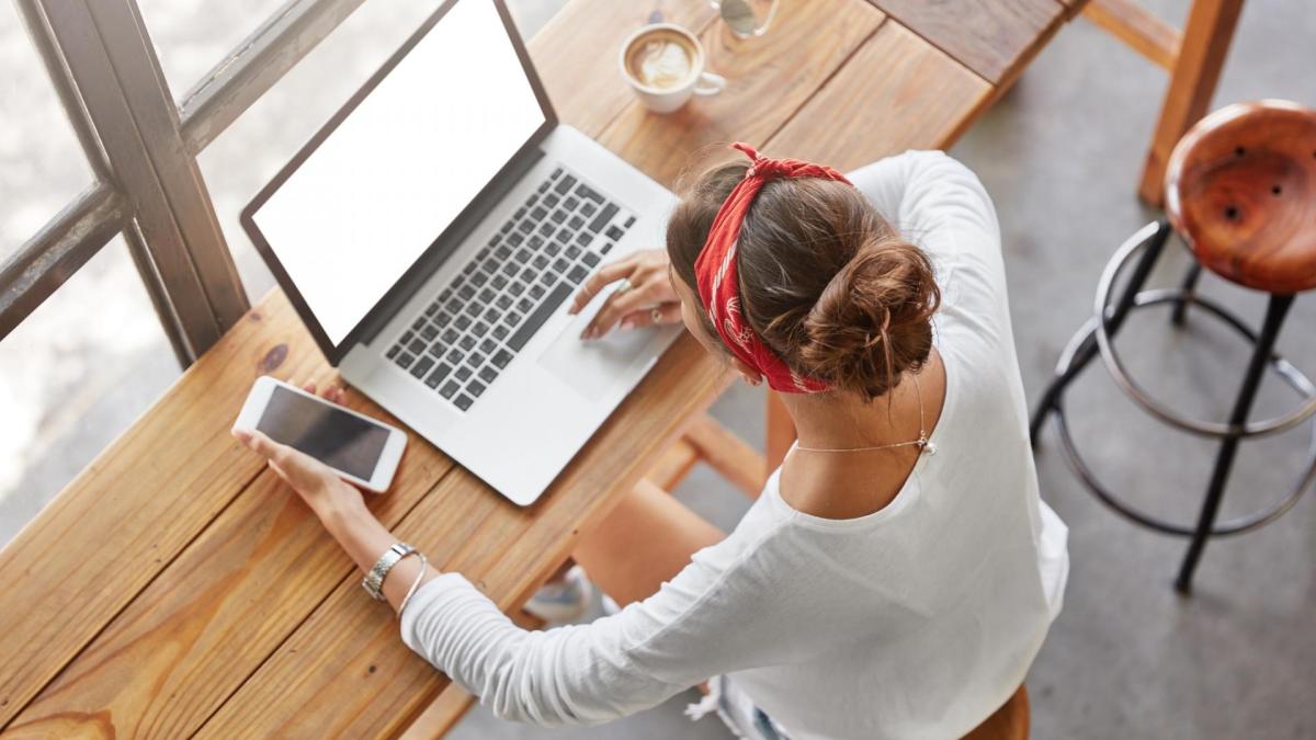 Frau, Lernen,  Laptop