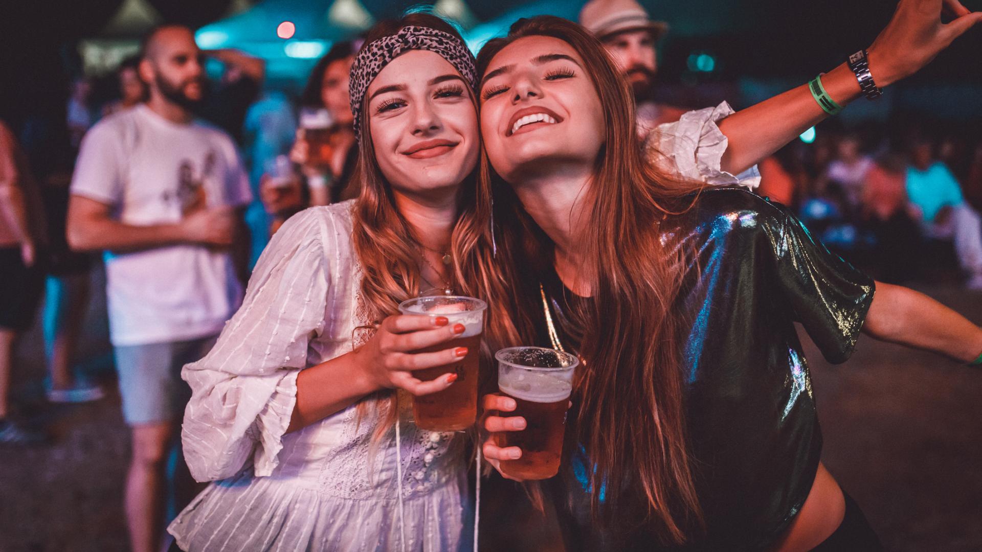 Frauen auf einem Festival