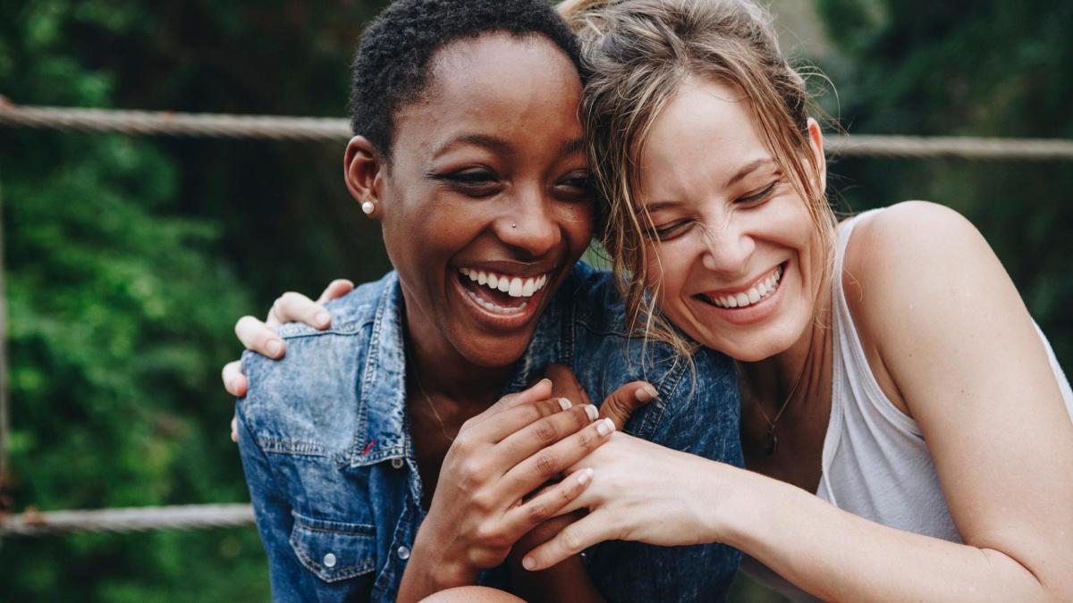 Freundschaften pflegen, Tag der Freundschaft, Freundinnen, Freundschaft, Lachen, Frauen, Liebe