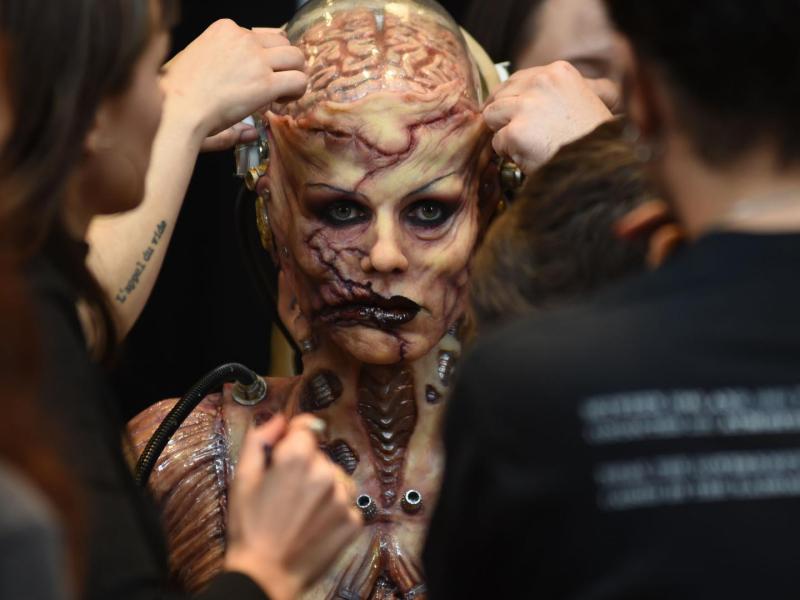 Heidi Klum als Horror Cyborg