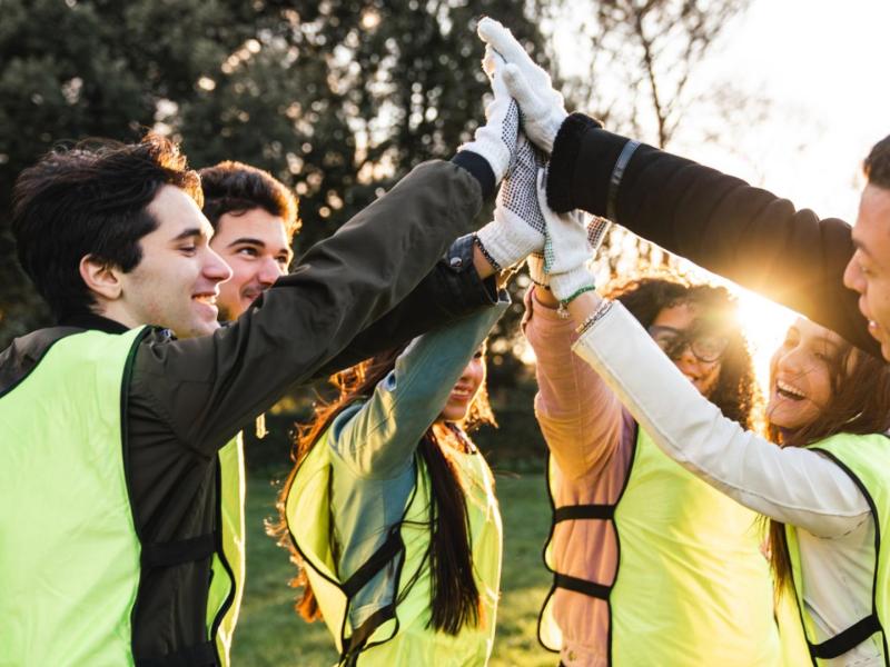 Junge Menschen Teamwork High Five