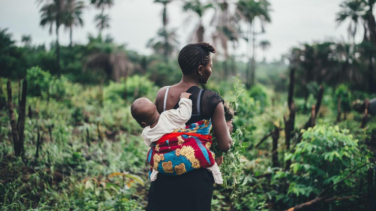 klimawandel ernährung afrikanische Frau mit Kind