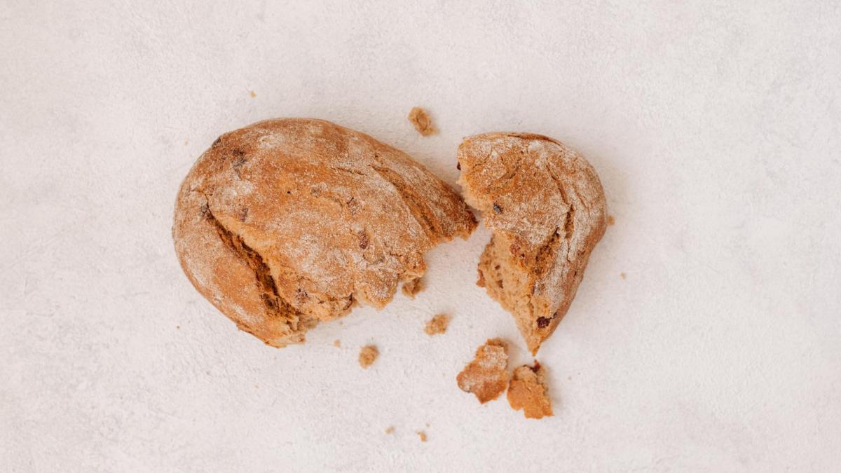 brötchen brot essen lecker frühstück krümel