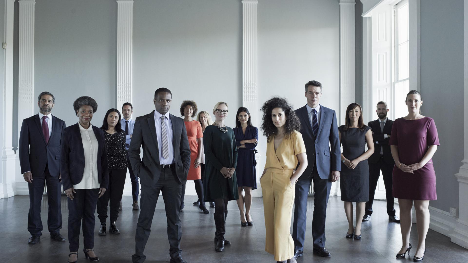 frauen männer business arbeit schwarz weiß rassistisch sexistisch work