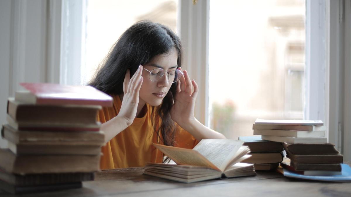 lernen bücher frau studium