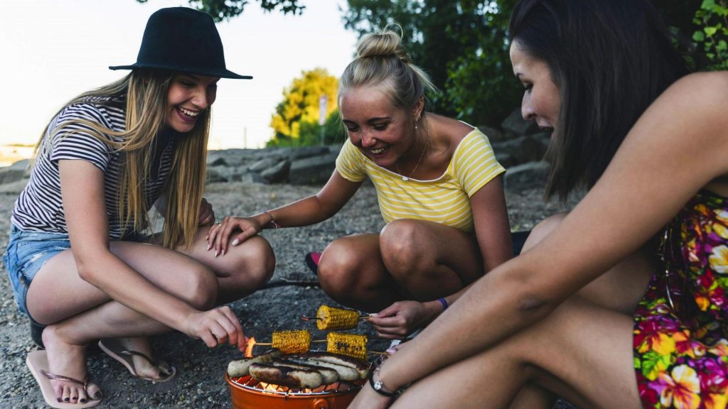 mädhcen freundinnen grillen nachhaltig tipps