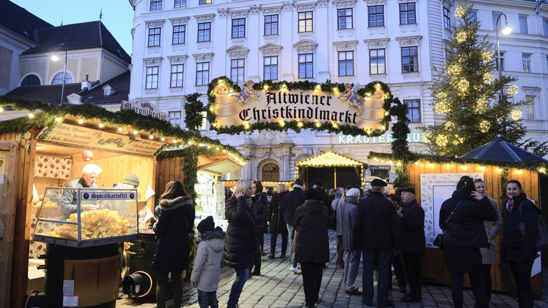 Altwiener Christkindlmarkt auf der Freyung in Wien