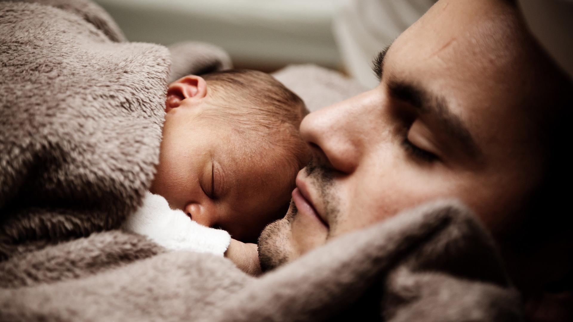 Mann mit baby