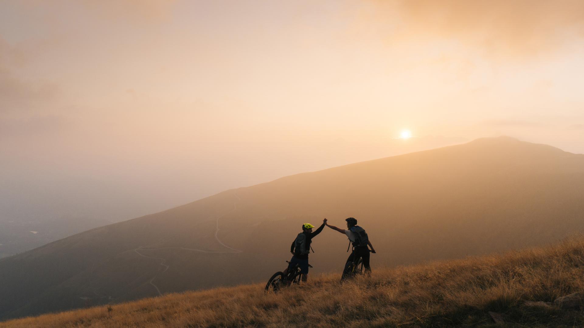 Mikroabenteuer Fahrrad Berge Natur Sonnenaufgang