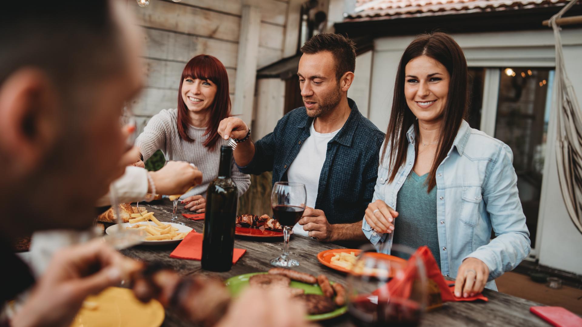 Italien Essen Pizza Freunde Wein Trinken