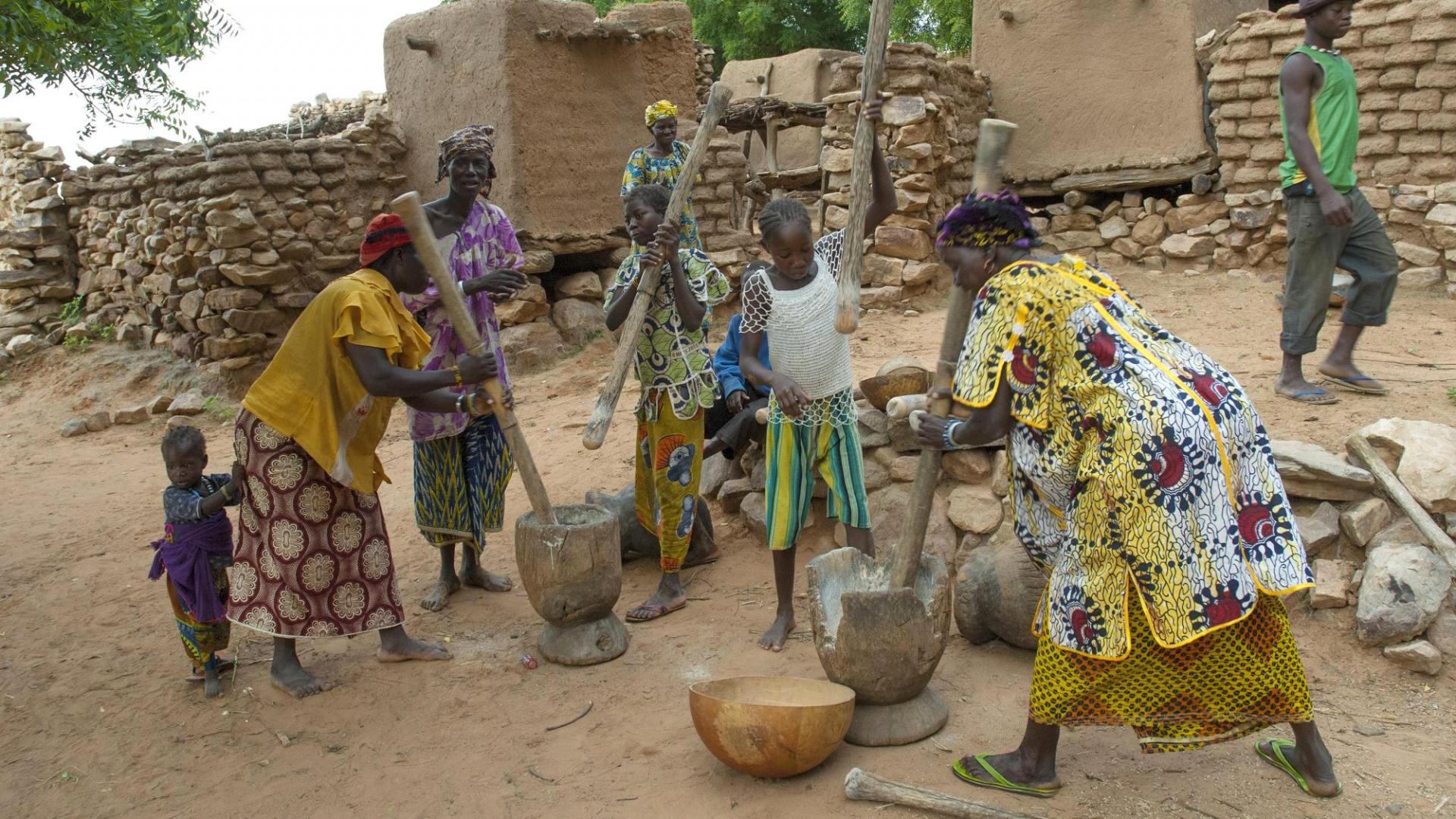 Frau Herstellung Sheabutter Afrika