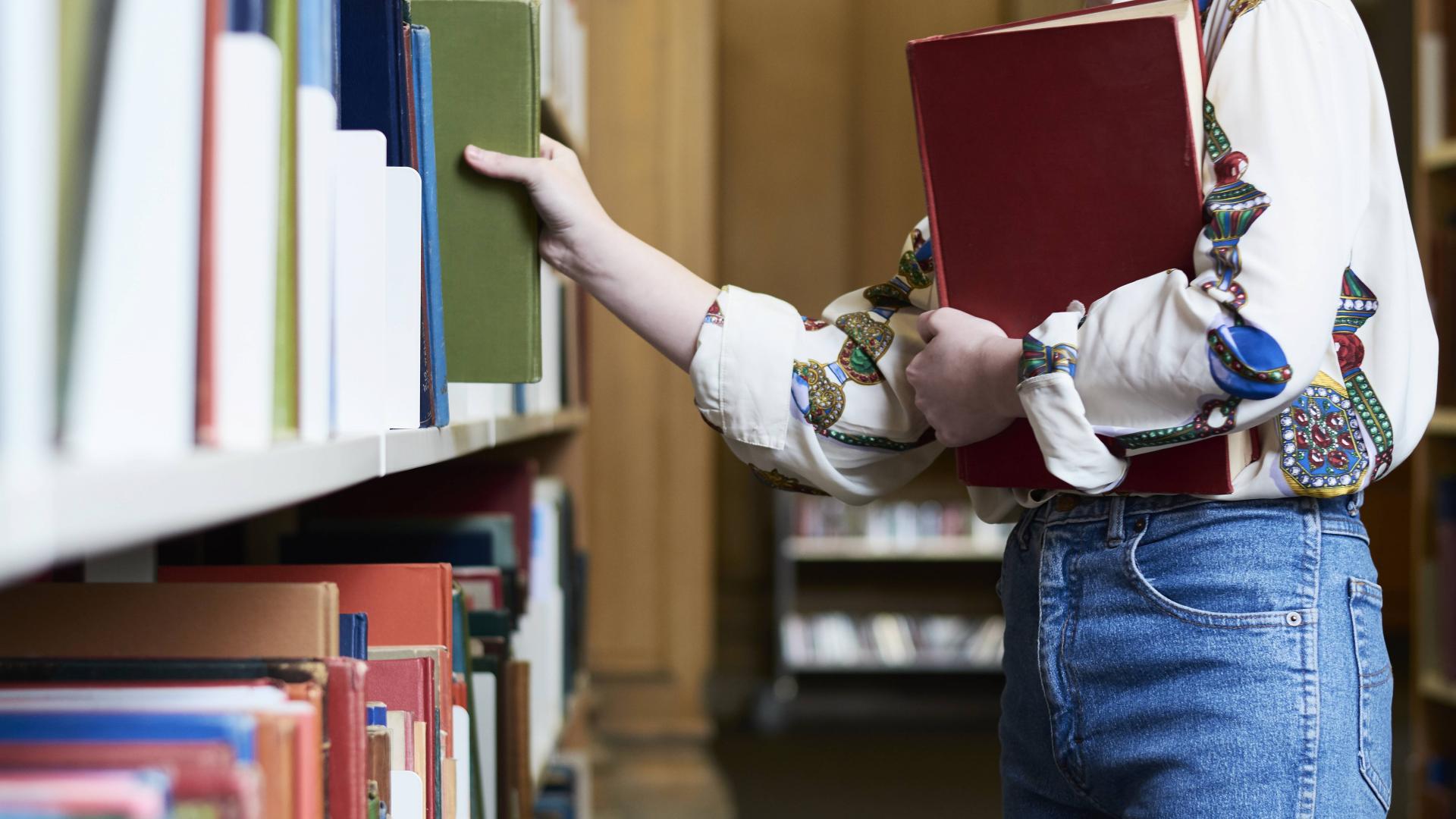 Frau Bibliothek