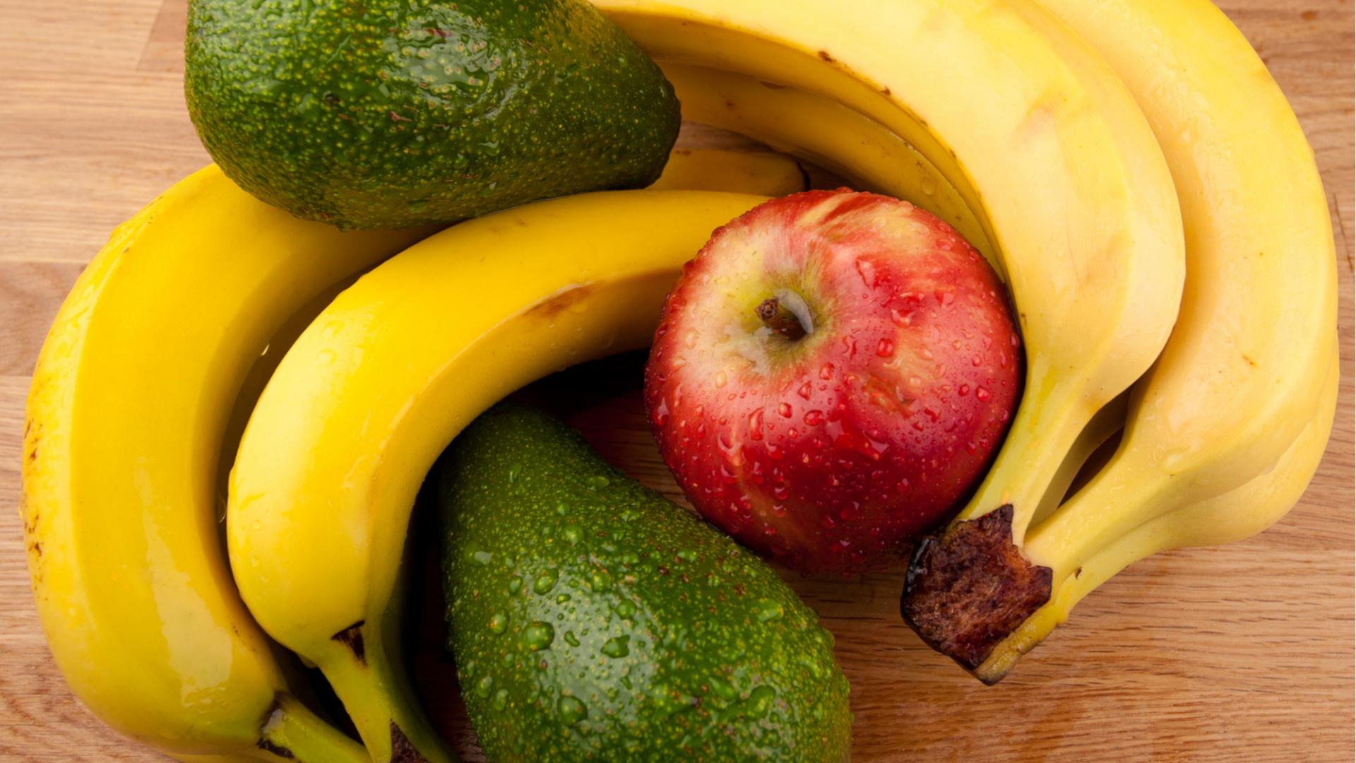 Obst und Avocado