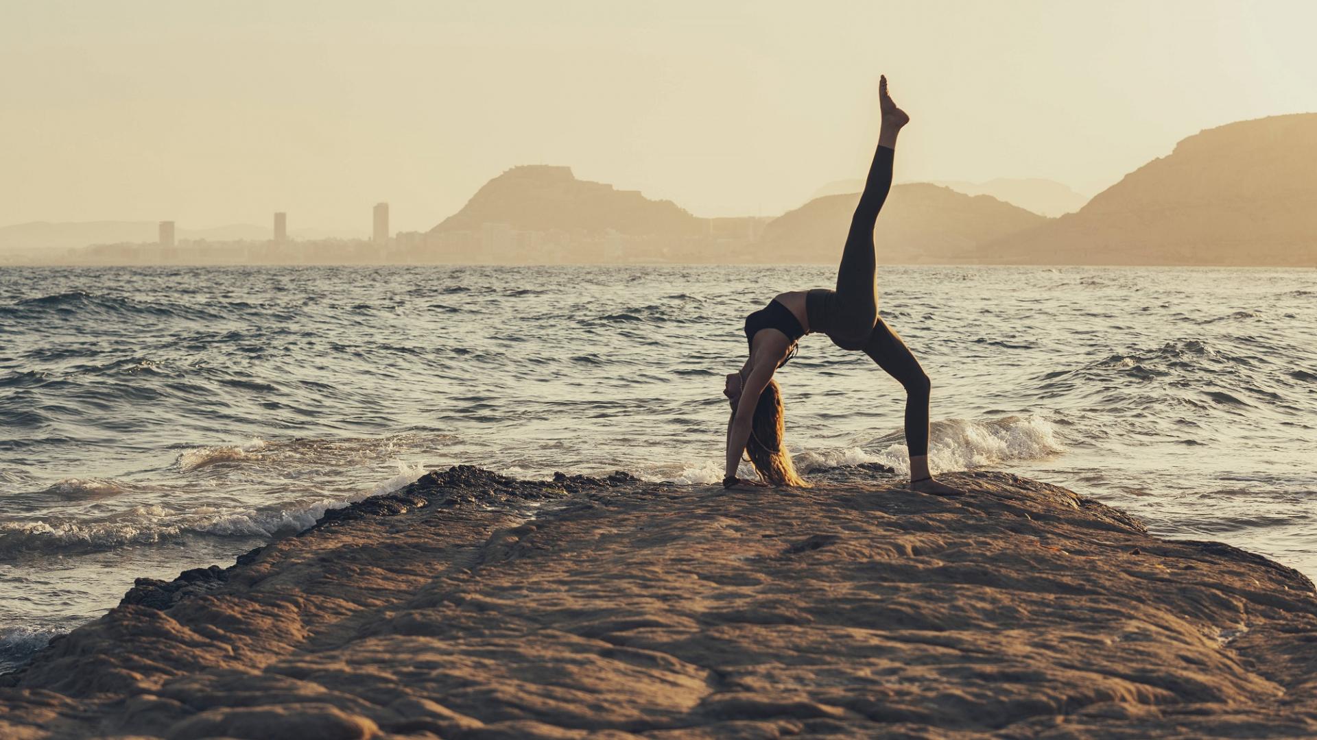 Frau, Yoga, Sonnenuntergang, Meer