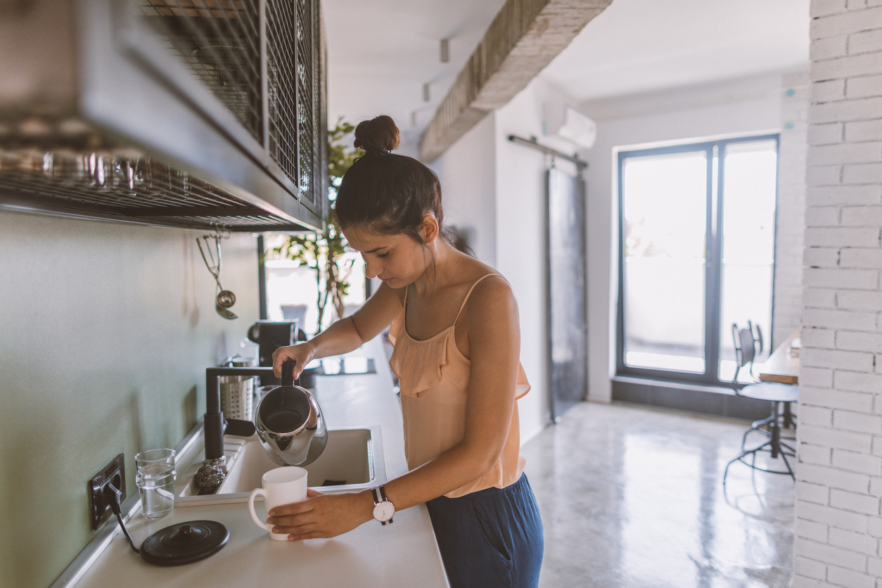 Kaffee trinken nach dem Aufstehen