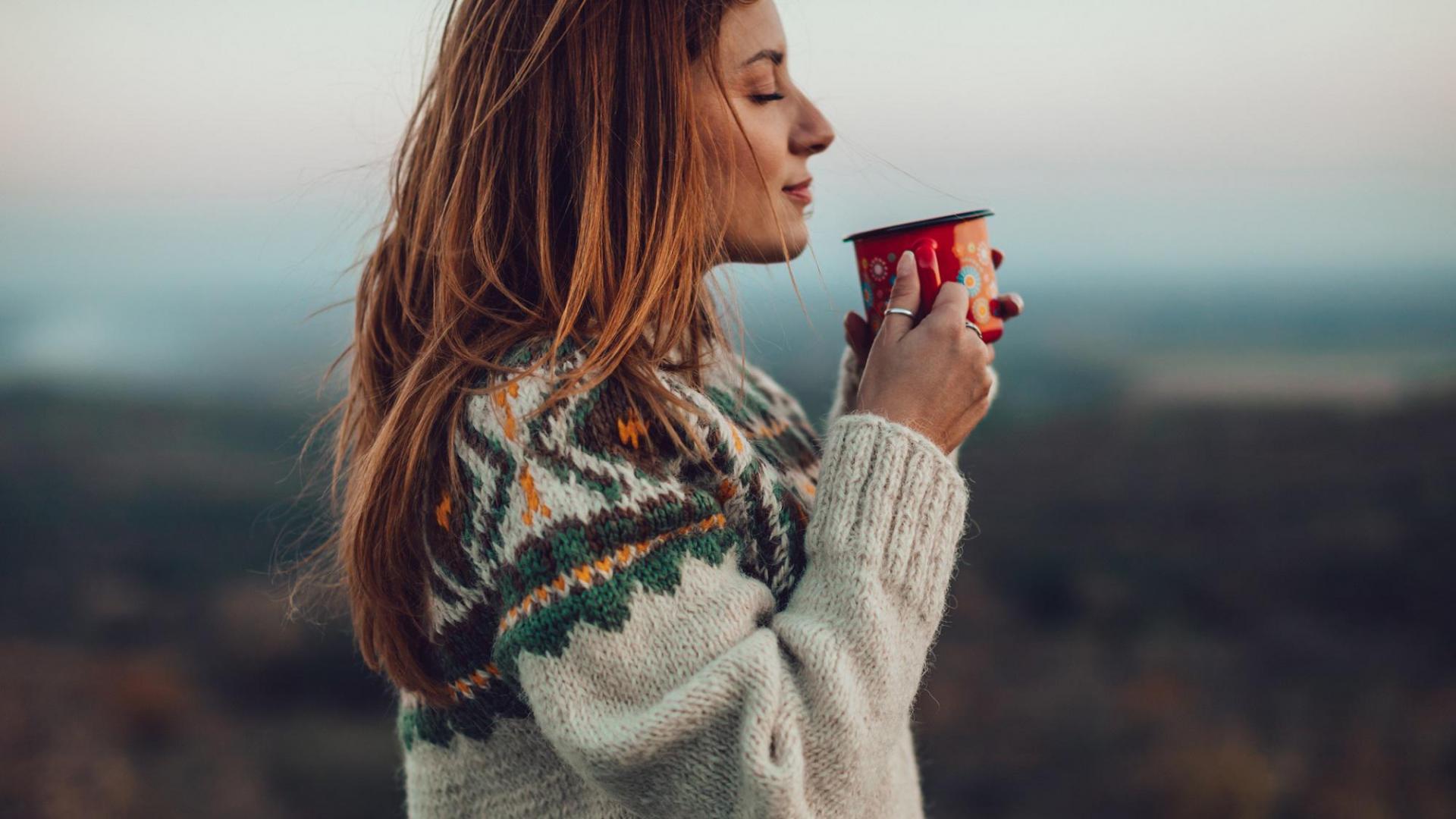 Frau Tasse Kaffee