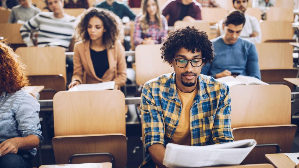 Studierende Hörsaal Uni Vorlesung