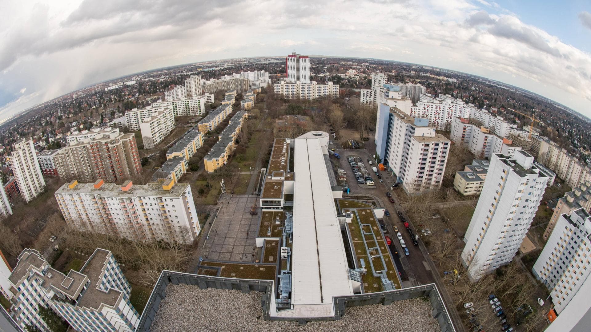 Das ist die Skyline der Gropiusstadt in Berlin Neukölln.