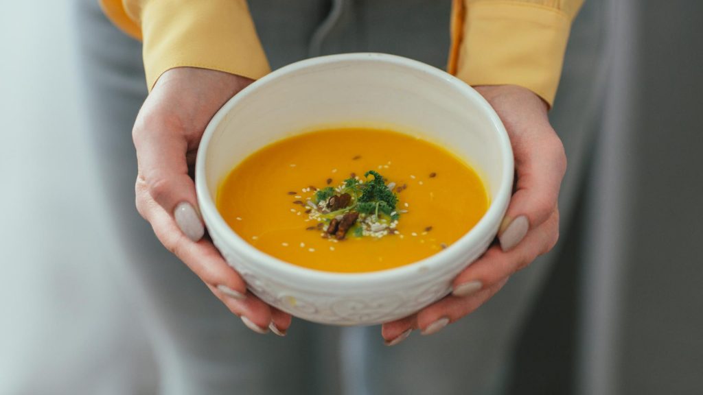 Zum Frühstück Suppe: Darum solltest du morgens eine Schüssel genießen - wmn