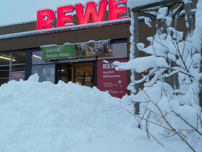 Schnee rewe supermarkt