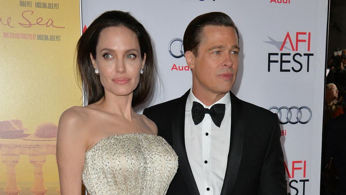 Die Schauspieler Angelina Jolie und Brad Pitt bei einer Veranstaltung im Jahr vor ihrer Trennung.. © Shutterstock.com /Jaguar PS