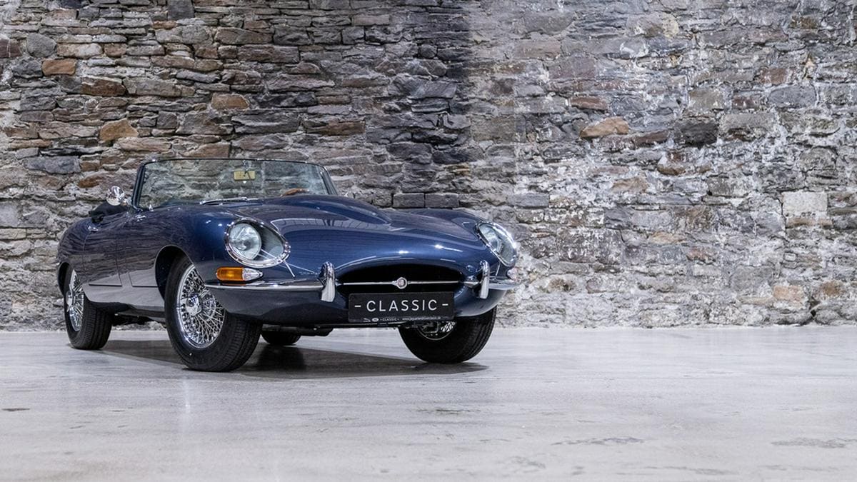 Als dunkelblaues Cabriolet steht der Jaguar E-Type sogar im MOMA in New York.. © Jaguar