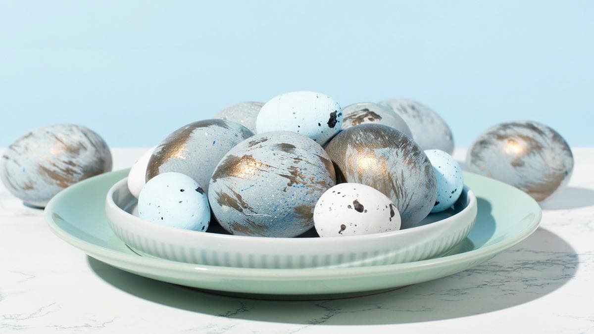 Ostereier kommen in dieser Saison glamourös daher.. © Julia Metkalova/ Shutterstock.com