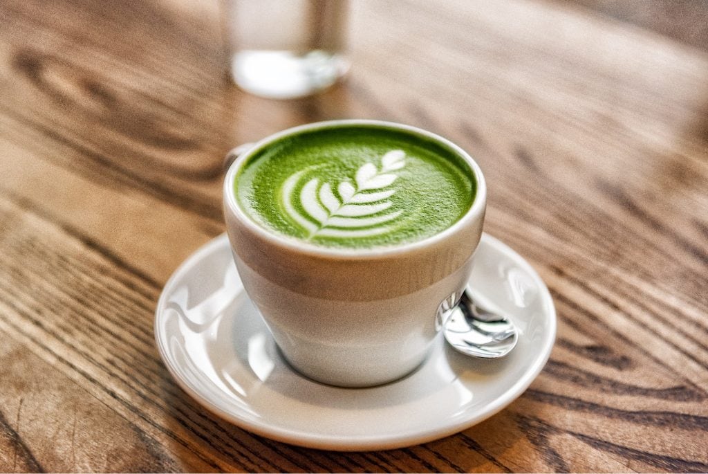 matcha latte coffee art tasse kaffee