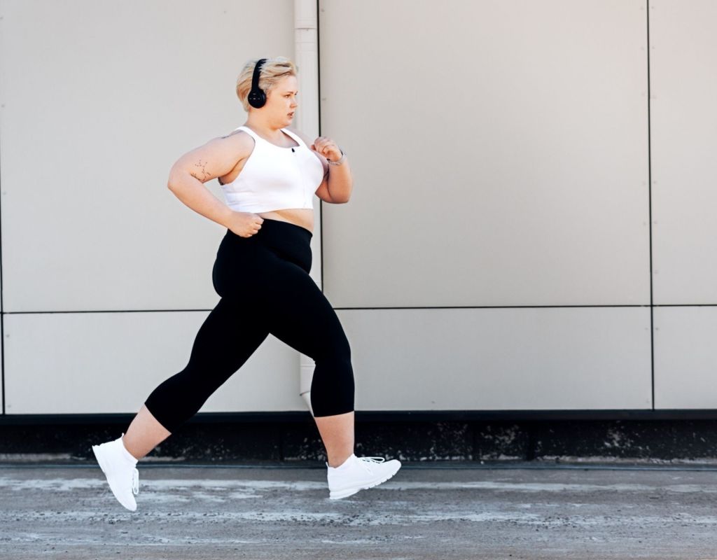 sport frau beim joggen