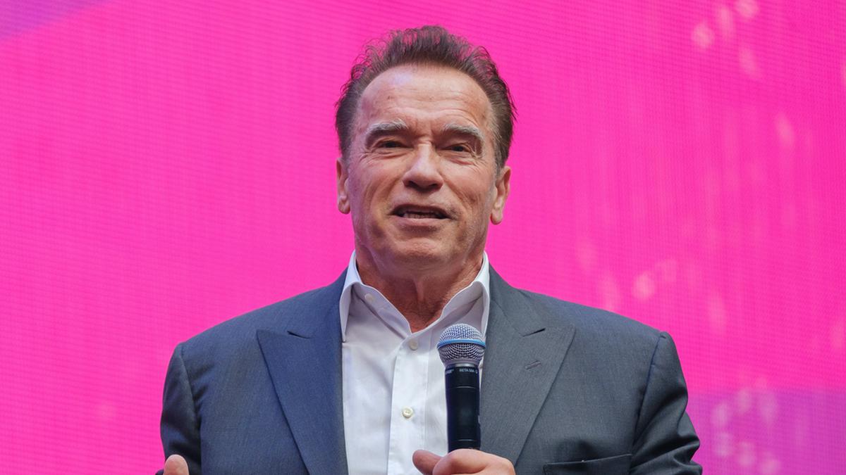 Scheint auch ein sehr guter Gastgeber zu sein: Arnold Schwarzenegger. © Anton Gvozdikov/Shutterstock.com