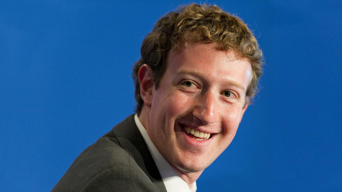 Mark Zuckerberg kann über sich selbst lachen.. © Frederic Legrand - COMEO / Shutterstock.com