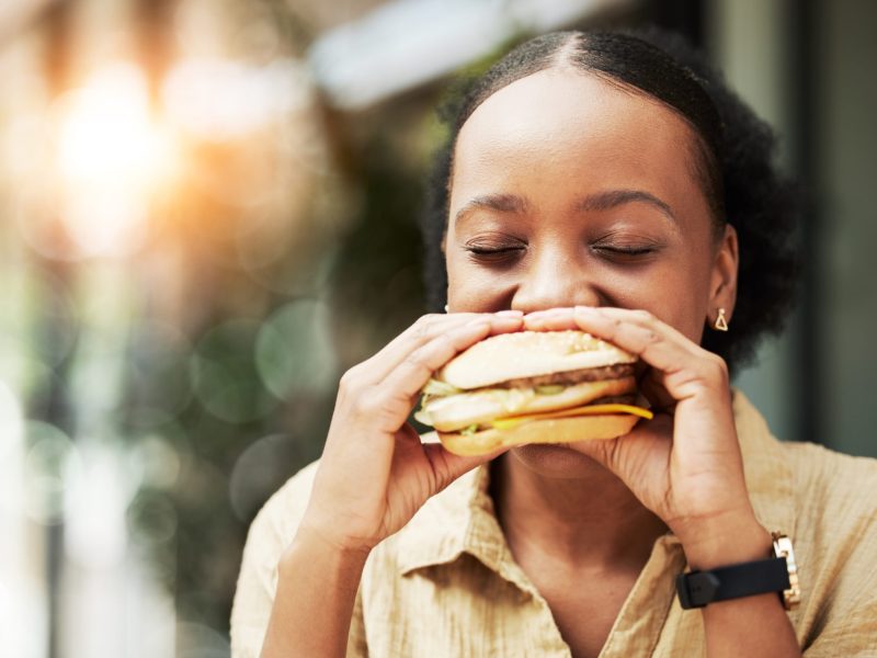 Frau Burger essen