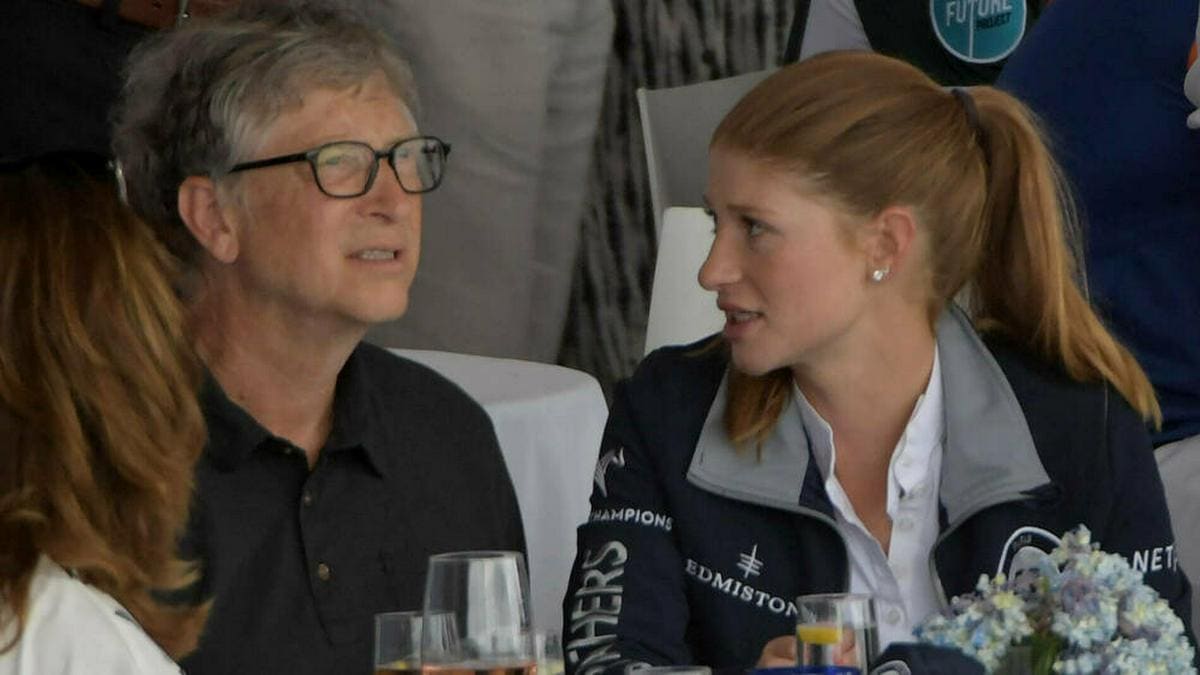 Jennifer Gates mit ihrem Vater Bill Gates bei einem Reitturnier im April 2019.. © imago images/ZUMA Wire