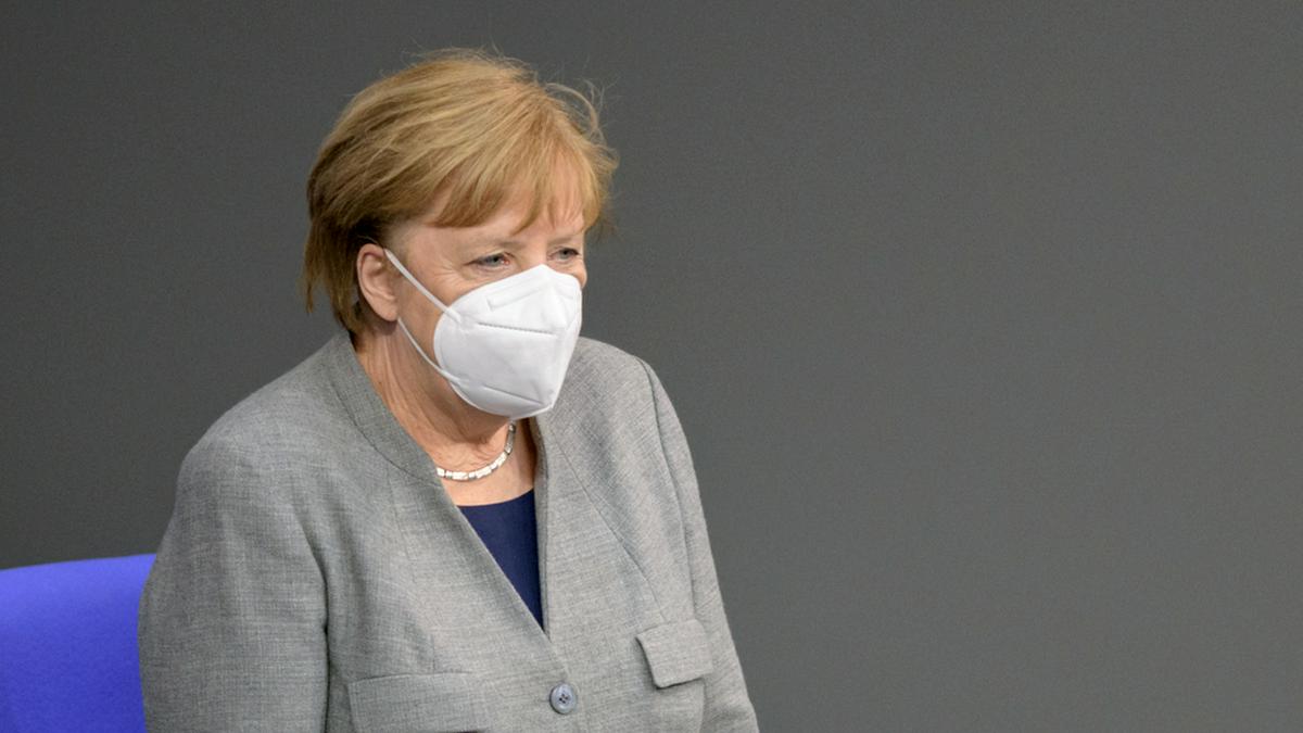Bundeskanzlerin Angela Merkel will in Zukunft weniger reisen.. © photocosmos1 / Shutterstock.com