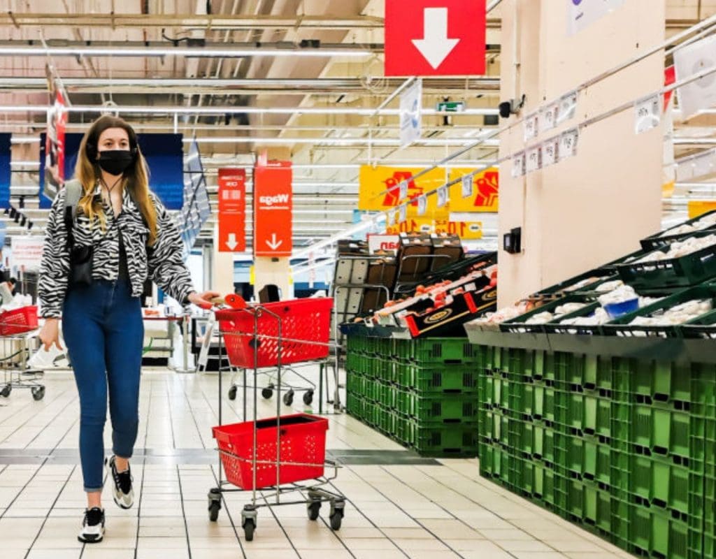 supermarkt frau einkauf kasse einkaufen einkaufswagen