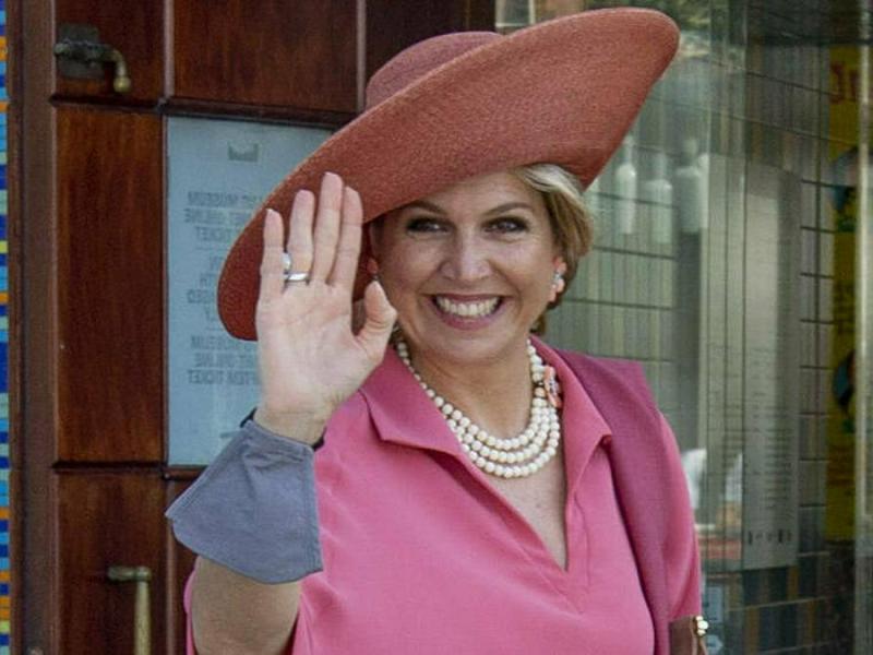 Königin Máxima der Niederlande von oben bis unten in Pink.. © imago images/PPE