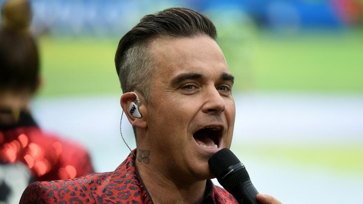Diese Frisur gehört für Robbie Williams der Vergangenheit an.. © Alizada Studios/Shutterstock.com