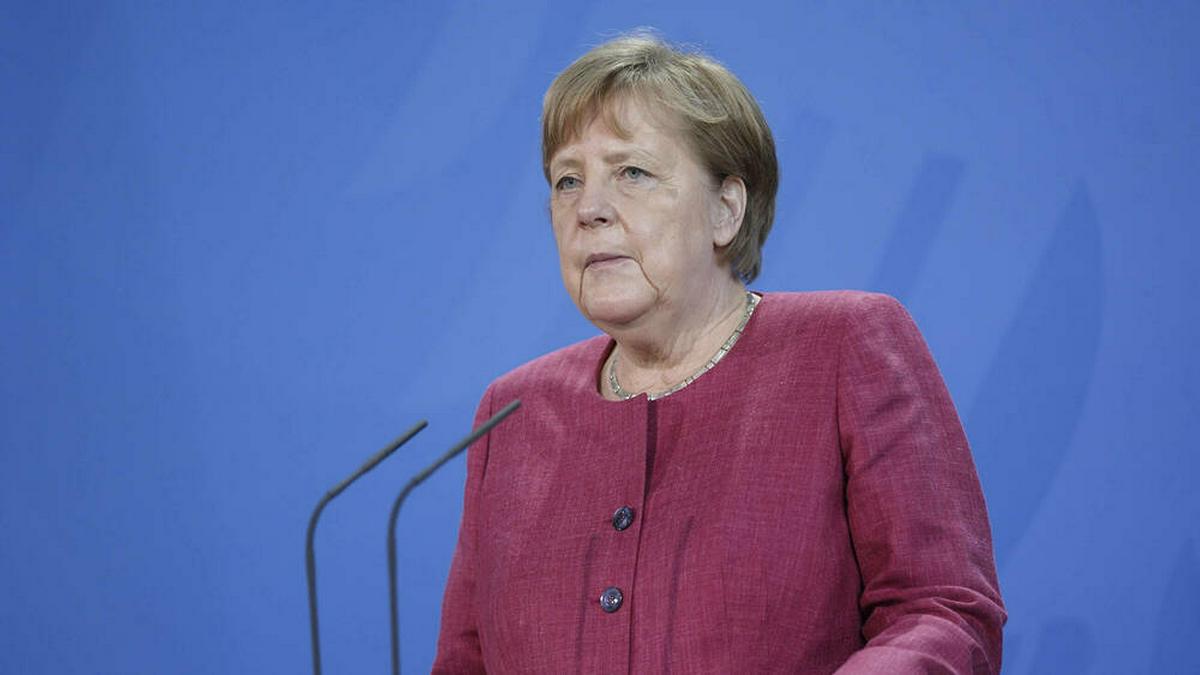 Angela Merkel drückt dem deutschen Team bei der UEFA EURO 2020 die Daumen.. © imago images/Political-Moments