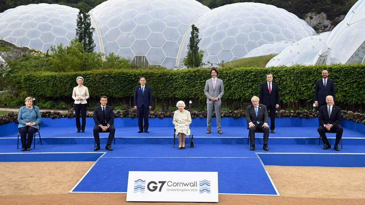 Die G7-Staatschefs beim Treffen mit Queen Elizabeth II.. © imago images/UPI Photo